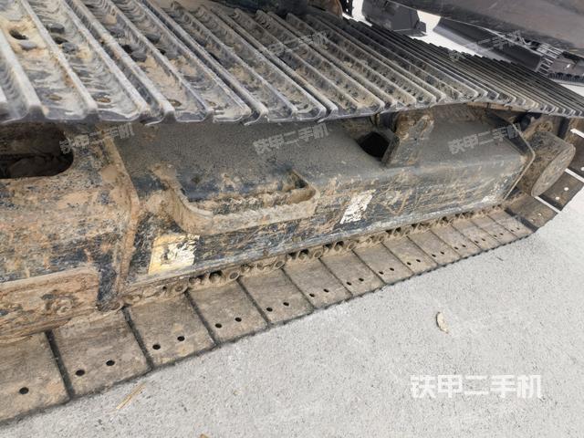 單側(cè)履帶整體(整機外觀) 單側(cè)履帶整體(整機外觀)