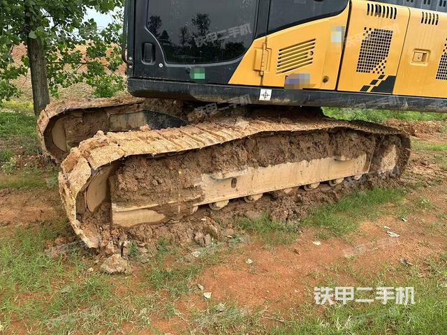 单侧履带整体(整机外观) 单侧履带整体(整机外观)