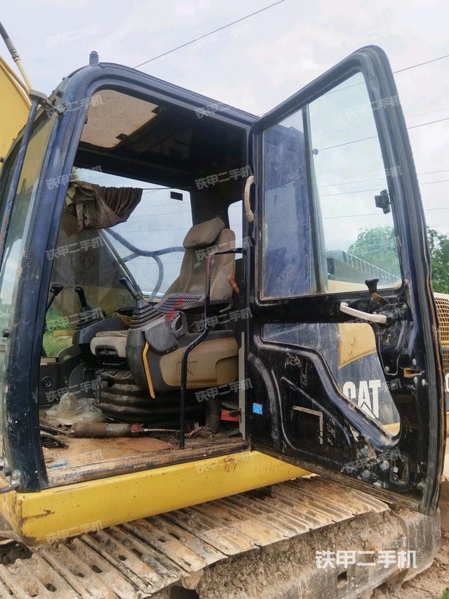 駕駛室整體(整機外觀) 駕駛室整體(整機外觀)