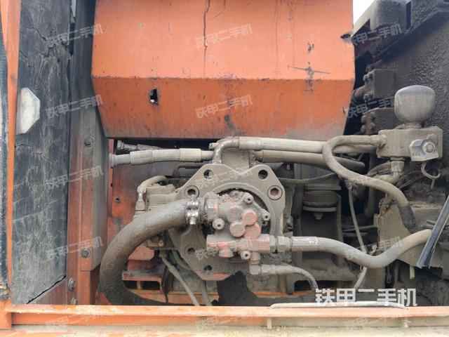 液壓泵艙室正面整體(整機(jī)外觀) 液壓泵艙室正面整體(整機(jī)外觀)