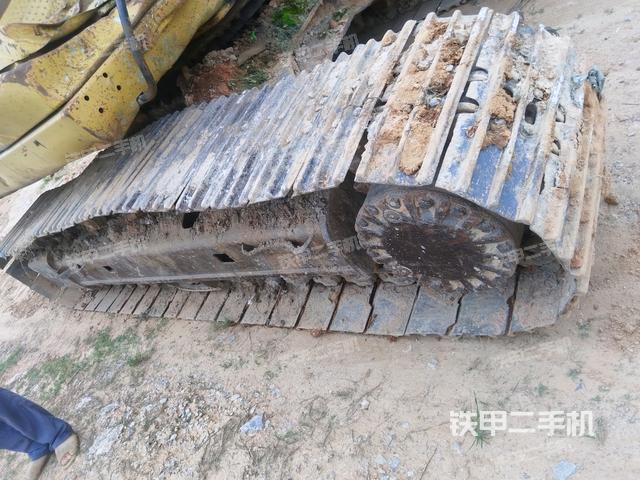 單側(cè)履帶整體(整機外觀) 單側(cè)履帶整體(整機外觀)