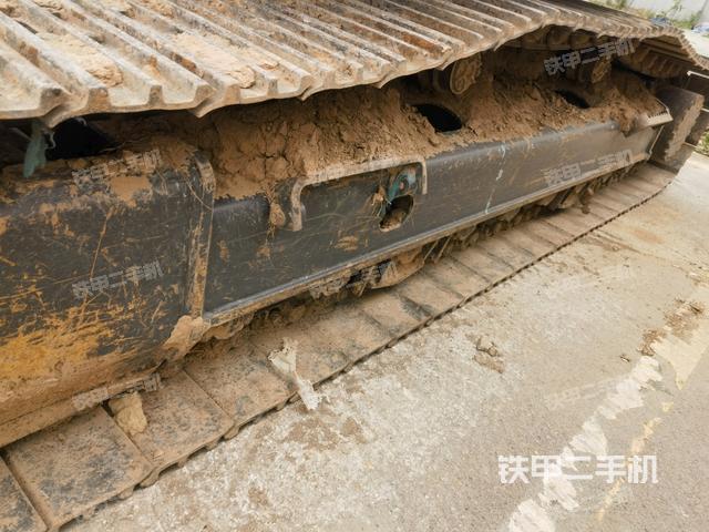 单侧履带整体(整机外观) 单侧履带整体(整机外观)