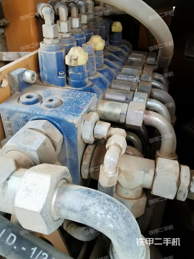 回轉(zhuǎn)馬達和主控閥（整機外觀）