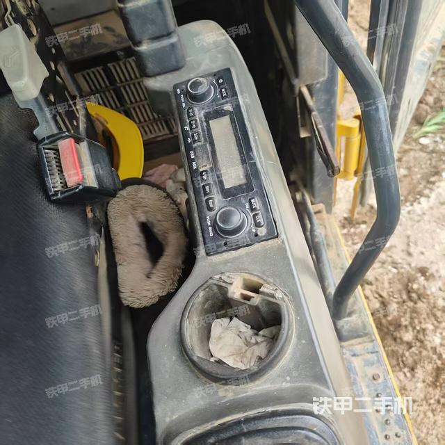 座椅左侧控制台/音响/含左手柄(驾驶室部分) 座椅左侧控制台/音响/含左手柄(驾驶室部分)