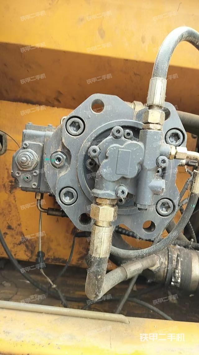 液壓泵艙室正面整體（整機(jī)外觀）