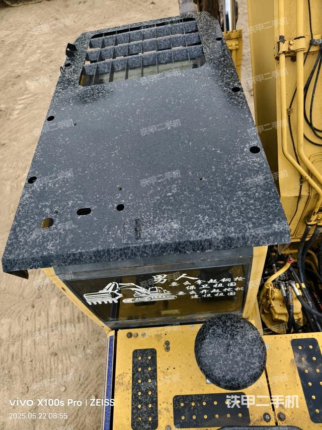 驾驶室顶部(整机外观) 驾驶室顶部(整机外观)