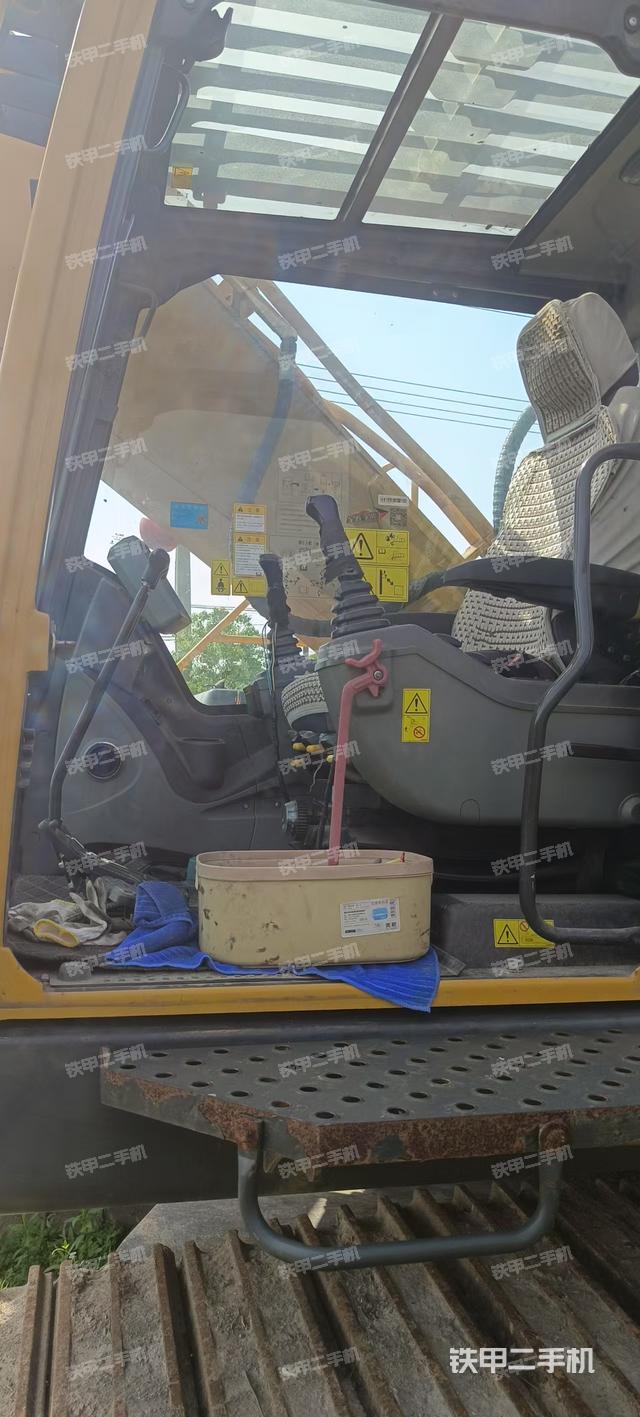 駕駛室整體(整機外觀) 駕駛室整體(整機外觀)
