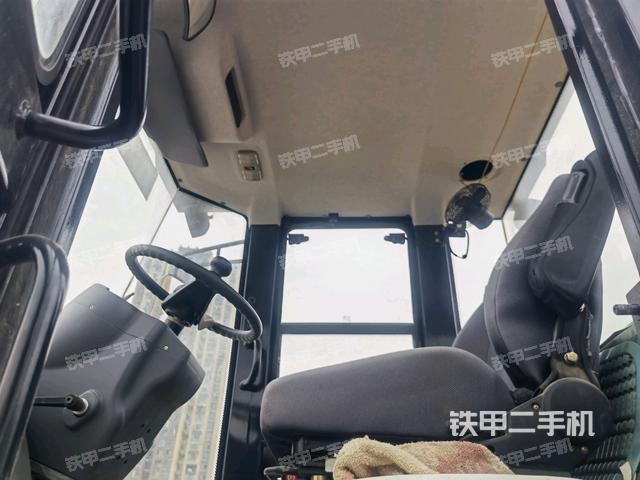 駕駛室操作臺(tái)(設(shè)備外觀及核心部件) 駕駛室操作臺(tái)(設(shè)備外觀及核心部件)