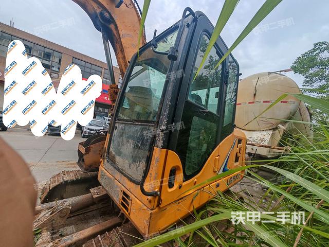 龍工LG6075挖掘機(jī)