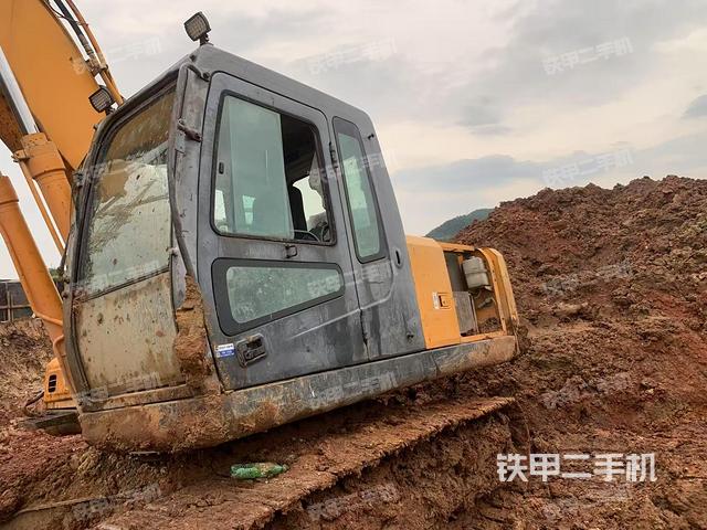 現(xiàn)代R215-7挖掘機(jī)