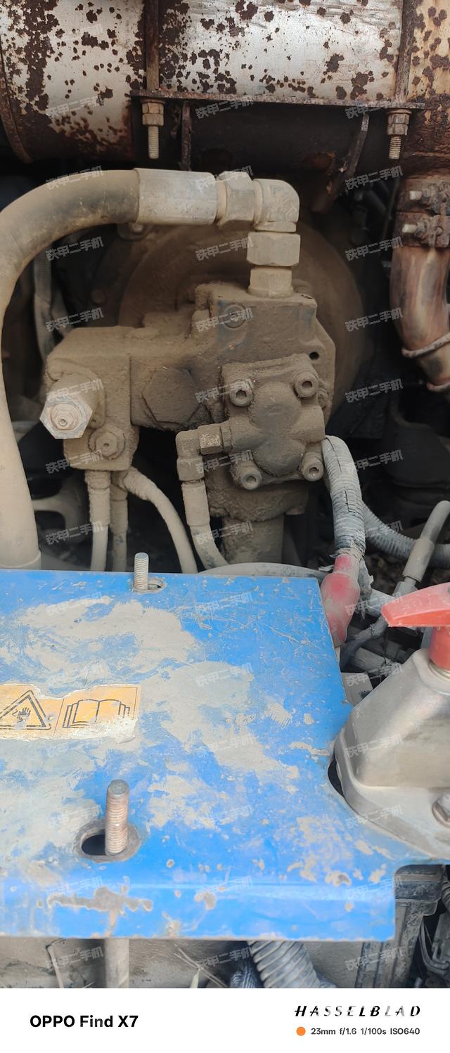 液壓泵艙室正面整體(整機(jī)外觀) 液壓泵艙室正面整體(整機(jī)外觀)
