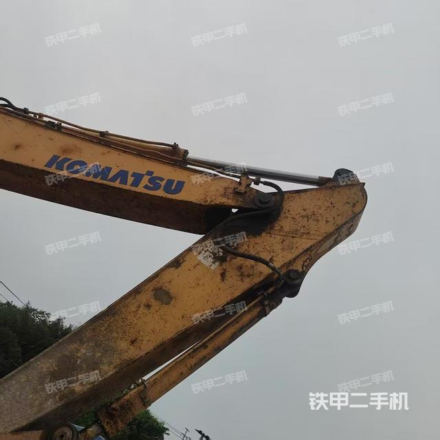 小臂整体左后(工作和回转装置) 小臂整体左后(工作和回转装置)