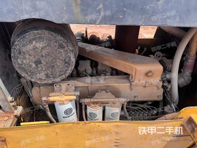 發(fā)動機右側(cè)全景(推土機發(fā)動機艙) 發(fā)動機右側(cè)全景(推土機發(fā)動機艙)