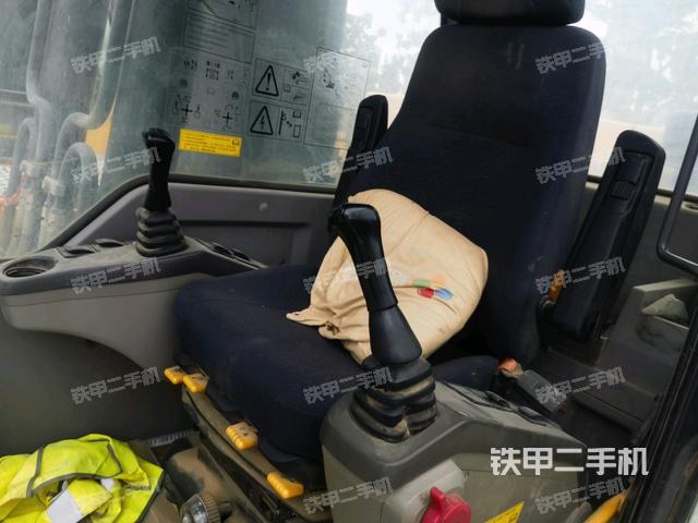 驾驶室整体(整机外观) 驾驶室整体(整机外观)