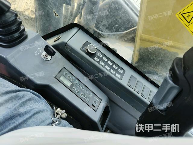 座椅左侧控制台/音响/含左手柄(驾驶室部分) 座椅左侧控制台/音响/含左手柄(驾驶室部分)