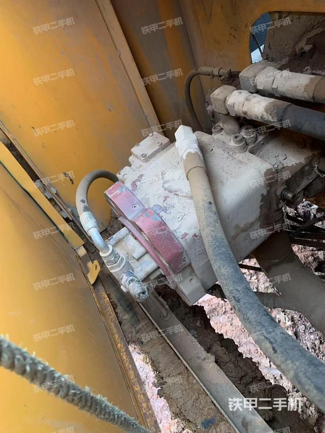 液壓泵艙室正面整體（整機(jī)外觀）