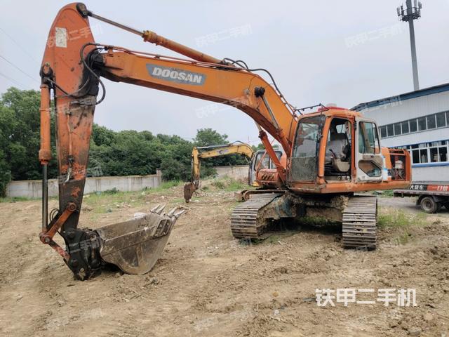 斗山DH220LC-7挖掘機(jī)