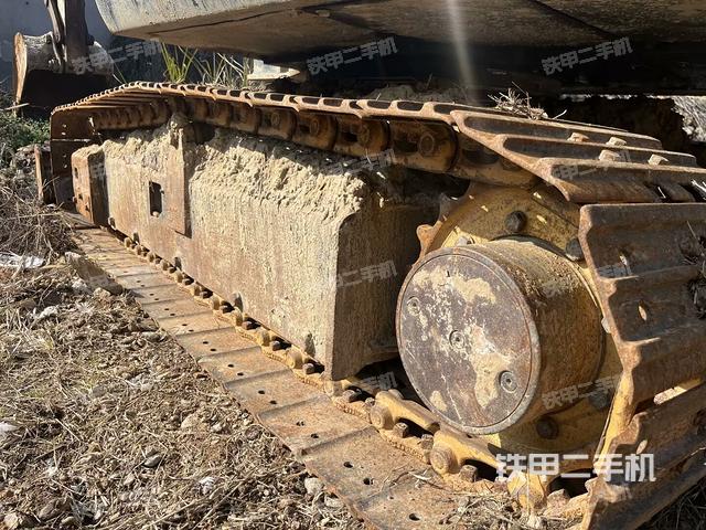 单侧履带整体(整机外观) 单侧履带整体(整机外观)