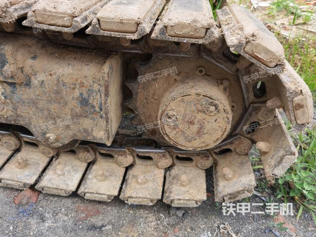 右驱动轮（行走机构）