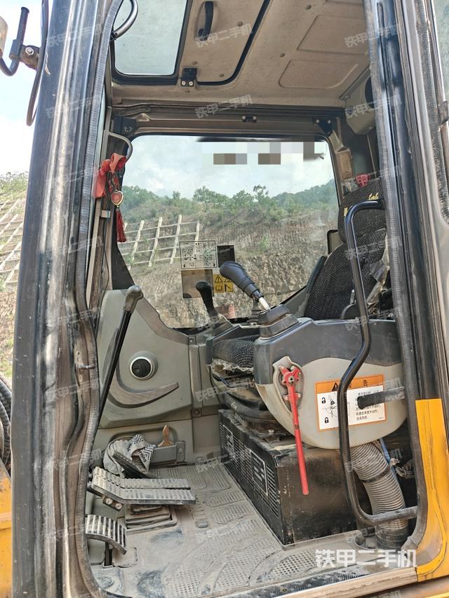 驾驶室正侧(驾驶室部分)  驾驶室正侧(驾驶室部分)