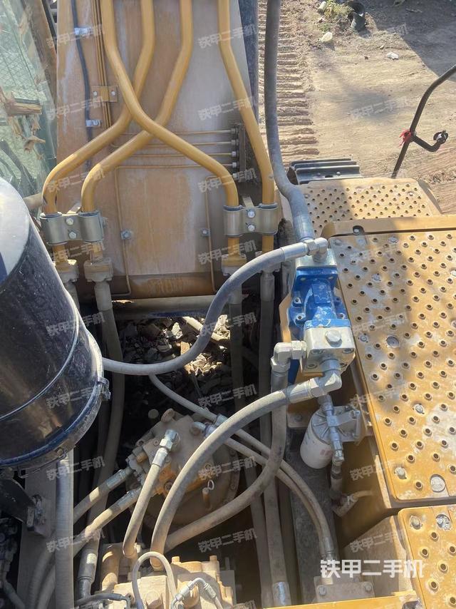 驾驶室顶部（整机外观）