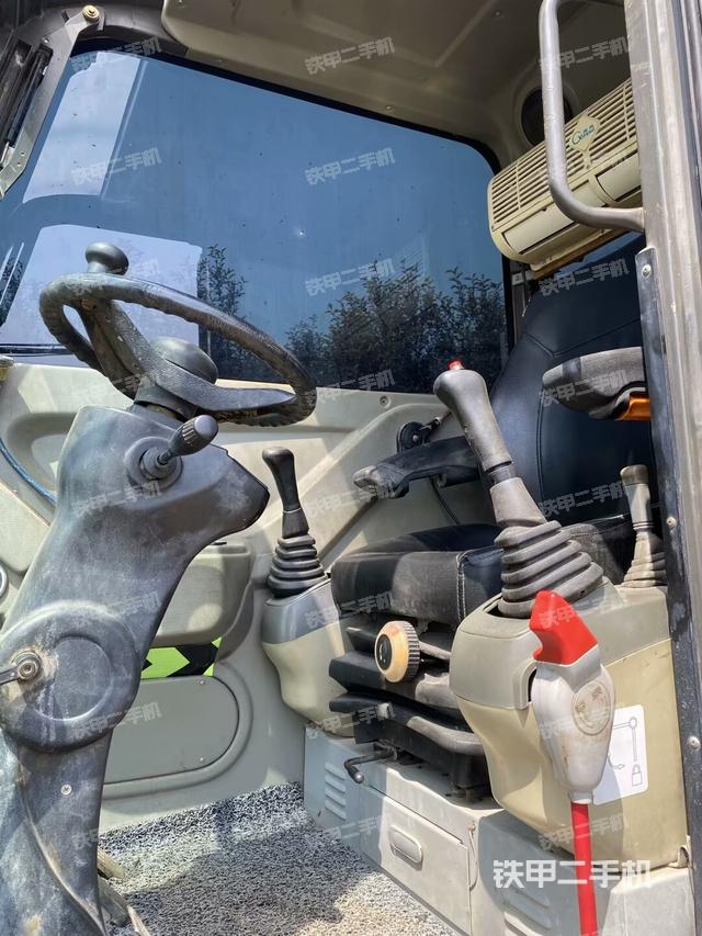 駕駛室頂部（整機(jī)外觀）