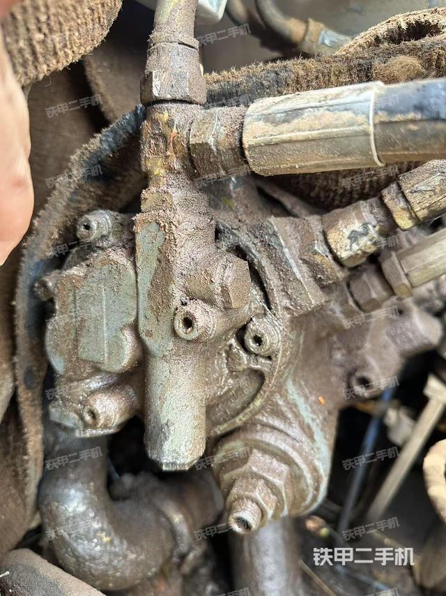 液壓泵艙室正面整體(整機(jī)外觀) 液壓泵艙室正面整體(整機(jī)外觀)