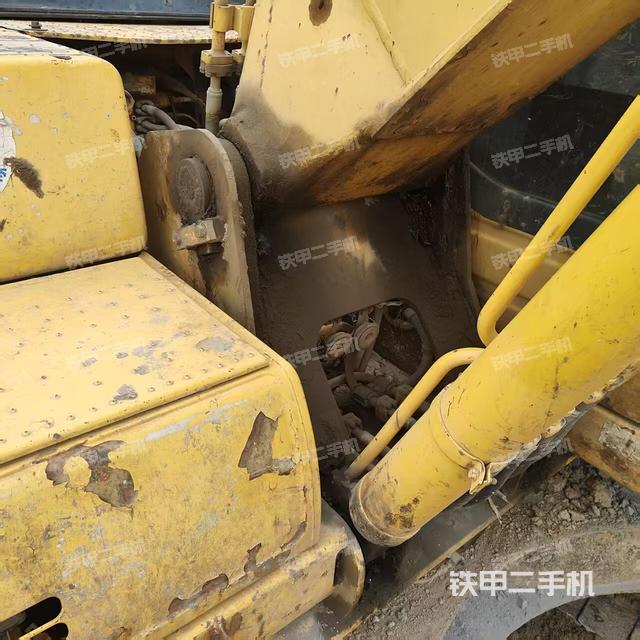 大臂根部 斜视(工作和回转装置) 大臂根部 斜视(工作和回转装置)