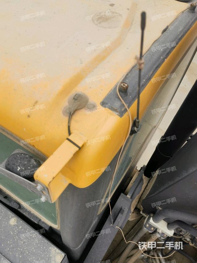 驾驶室顶部(整机外观) 驾驶室顶部(整机外观)