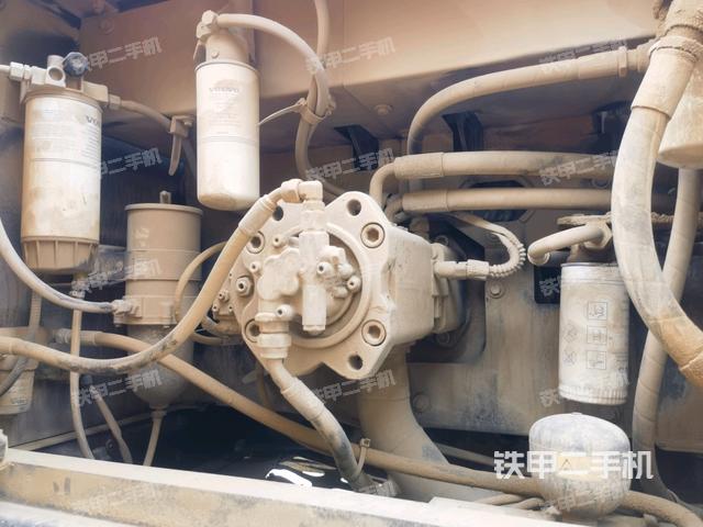 液压泵舱室正面整体(整机外观) 液压泵舱室正面整体(整机外观)