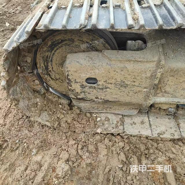 右侧履带整体(行走机构) 右侧履带整体(行走机构)