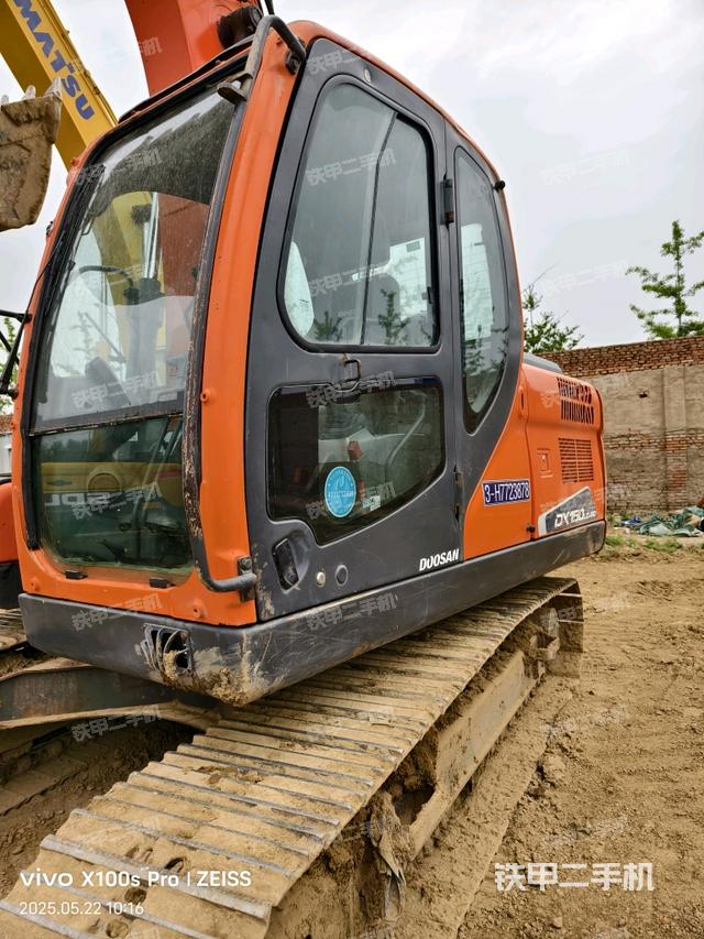 驾驶室整体(整机外观) 驾驶室整体(整机外观)