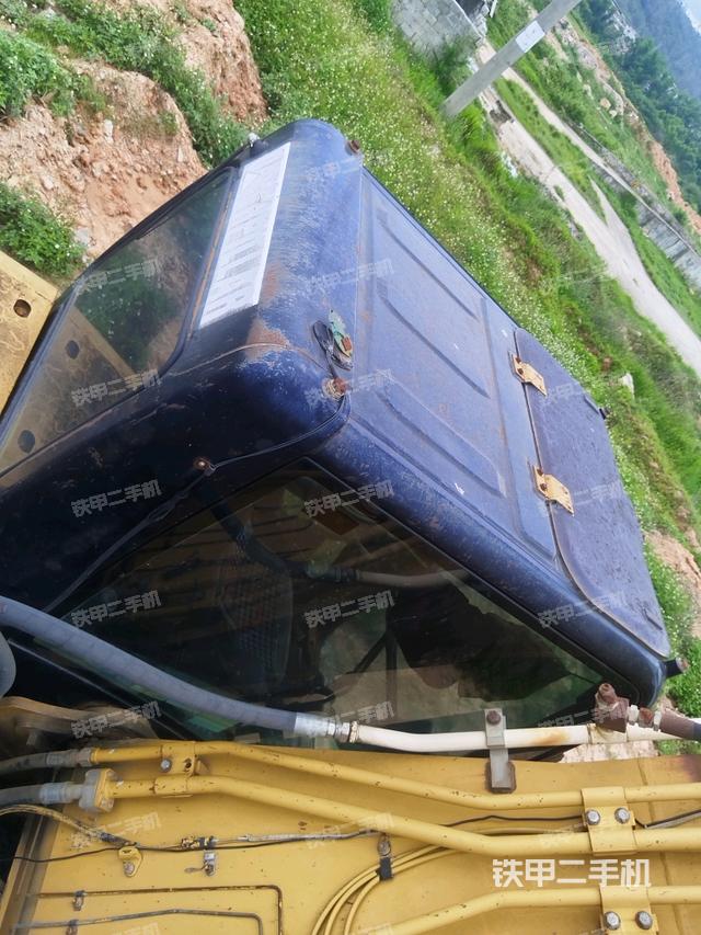 駕駛室頂部(整機外觀) 駕駛室頂部(整機外觀)