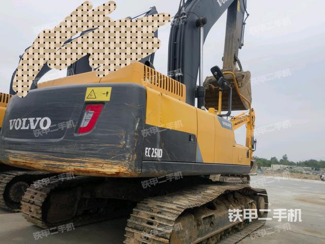 整機(jī)右后45°(整機(jī)外觀) 整機(jī)右后45°(整機(jī)外觀)