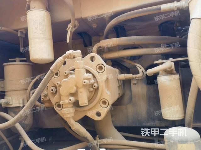 液壓泵艙室正面整體(整機(jī)外觀) 液壓泵艙室正面整體(整機(jī)外觀)