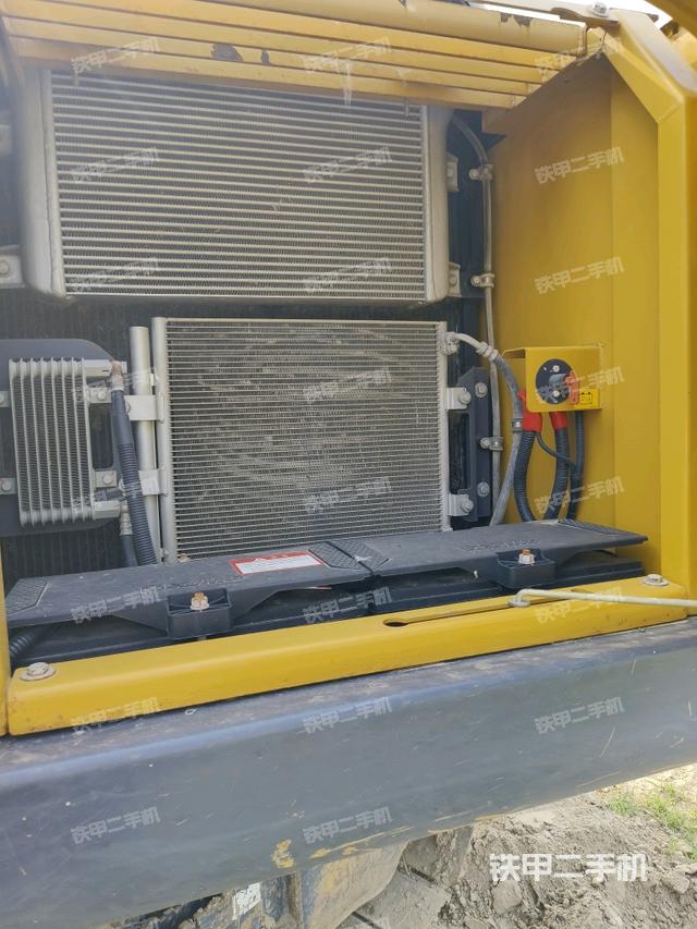 散热器正面(大件舱室) 散热器正面(大件舱室)