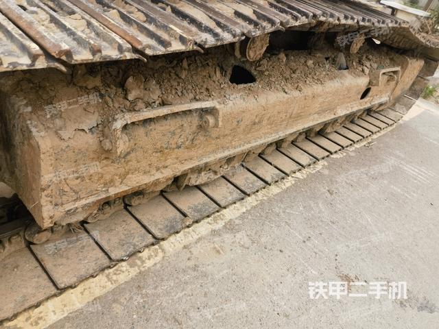 单侧履带整体(整机外观) 单侧履带整体(整机外观)