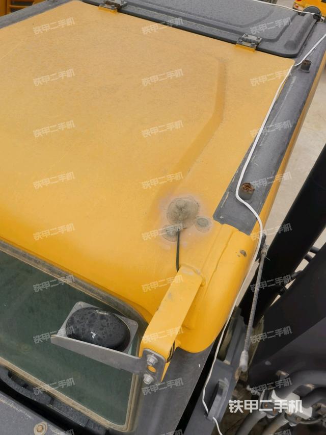 驾驶室顶部(整机外观) 驾驶室顶部(整机外观)