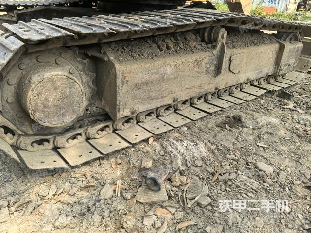 單側(cè)履帶整體(整機(jī)外觀) 單側(cè)履帶整體(整機(jī)外觀)