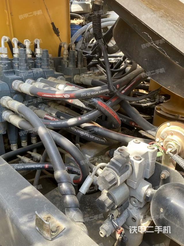 液壓泵艙室正面整體（整機(jī)外觀）