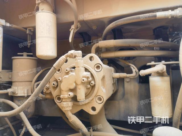 液壓泵艙室正面整體(整機(jī)外觀) 液壓泵艙室正面整體(整機(jī)外觀)