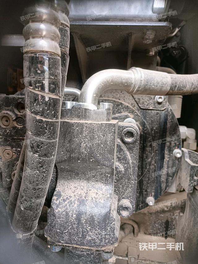 液壓泵艙室正面整體(整機(jī)外觀) 液壓泵艙室正面整體(整機(jī)外觀)