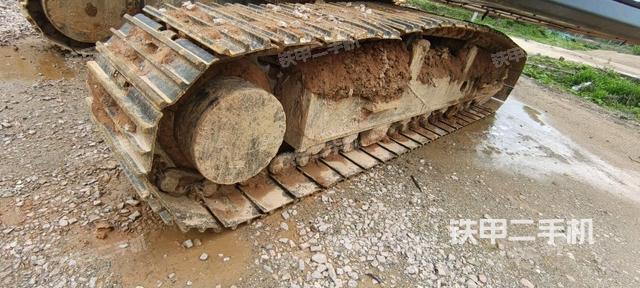 单侧履带整体(整机外观) 单侧履带整体(整机外观)