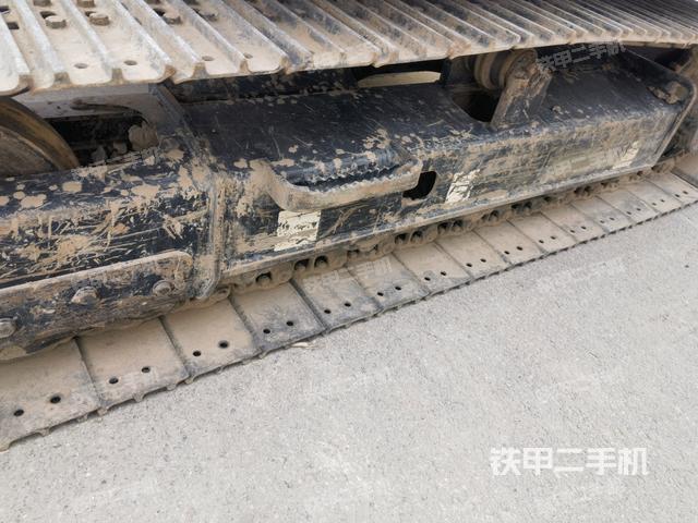 單側(cè)履帶整體(整機外觀) 單側(cè)履帶整體(整機外觀)