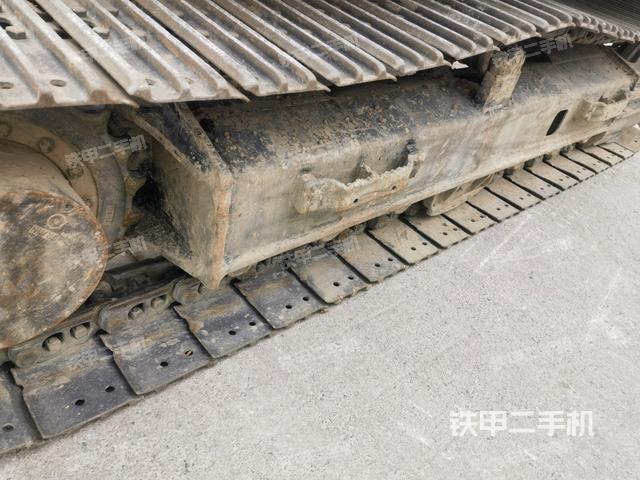 單側(cè)履帶整體(整機外觀) 單側(cè)履帶整體(整機外觀)