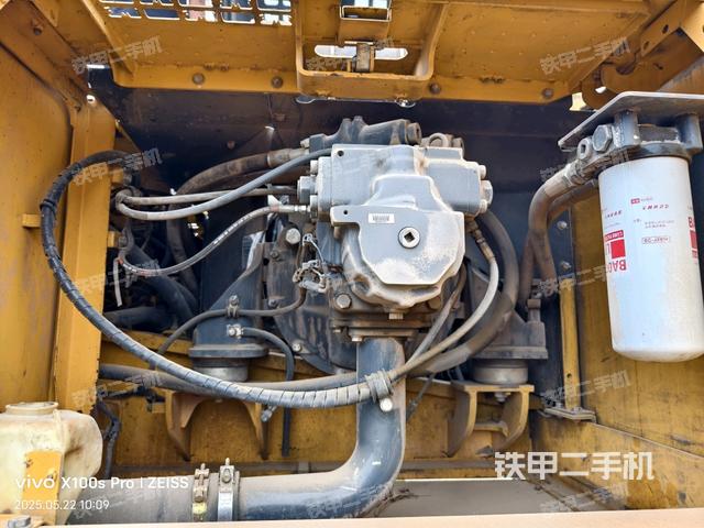 液壓泵艙室正面整體(整機(jī)外觀) 液壓泵艙室正面整體(整機(jī)外觀)