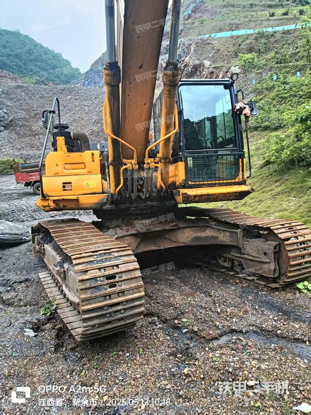 单侧履带整体(整机外观) 单侧履带整体(整机外观)