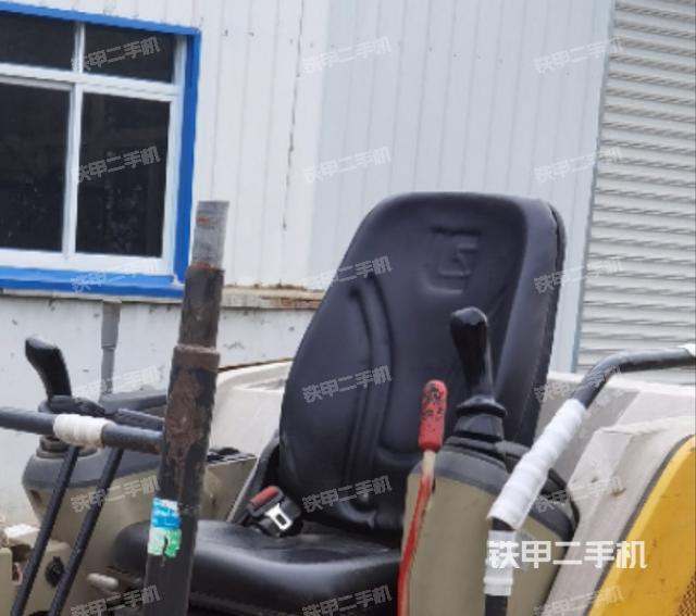 后窗玻璃角标（驾驶室部分）