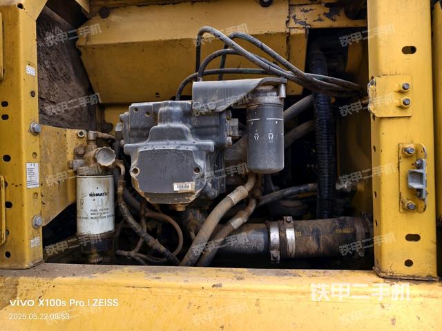 液压泵舱室正面整体(整机外观) 液压泵舱室正面整体(整机外观)