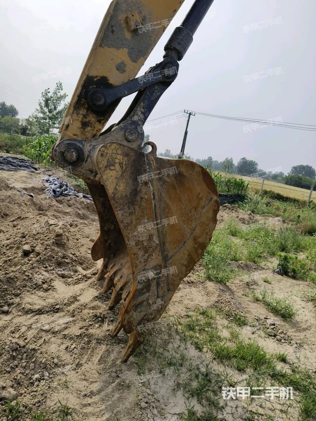 小臂整体左后(工作和回转装置) 小臂整体左后(工作和回转装置)